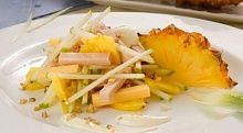 Рецепт - Салат с копченой куриной грудкой и ананасом