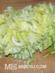 Приготовление блюда по рецепту - Салат с молодой капусты с соленым сыром. Шаг 1