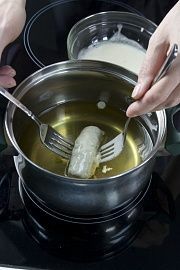 Приготовление блюда по рецепту - Рыбные палочки в кляре. Шаг 4