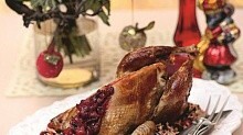 Рецепт - Рождественская цесарка с клюквенным соусом