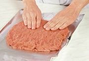 Приготовление блюда по рецепту - Мясной рулет с грибами (2). Шаг 5