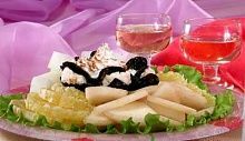Рецепт - Салат из дыни и груш с черносливом