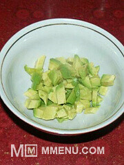 Приготовление блюда по рецепту - Салат с авокадо и лососем. Шаг 1
