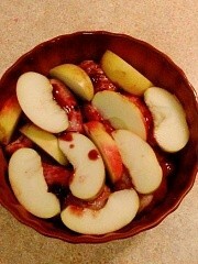 Приготовление блюда по рецепту - Куриные ножки с яблоками. Шаг 3