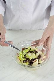 Приготовление блюда по рецепту - Теплый итальянский салат. Шаг 3