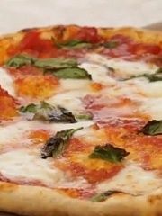Приготовление блюда по рецепту - Пицца Маргарита классическая от Дженаро Контальдо. Шаг 10