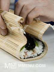 Приготовление блюда по рецепту - Футомаки «Сакуранбо» («Вишенки»). Шаг 7