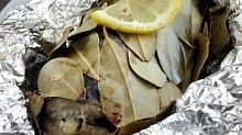 Рецепт - Скумбрия, запеченная в лавровом листе