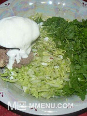 Приготовление блюда по рецепту - Салат с молодой капусты с тунцом и сухариками. Шаг 4