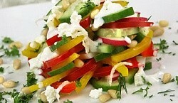 Рецепт - Салат из овощей и творога
