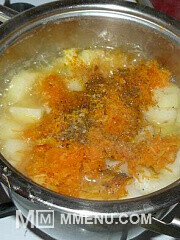 Приготовление блюда по рецепту - Простая тушеная картошка. Шаг 3