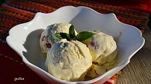 Рецепт - Десерт из сливок, безе и малины (как мороженое)