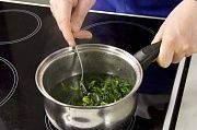 Приготовление блюда по рецепту - Зеленые макаронные изделия со шпинатом. Шаг 2