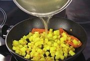 Приготовление блюда по рецепту - Картофельный суп-пюре с креветками. Шаг 5