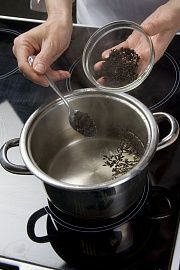 Приготовление блюда по рецепту - Молочный суп с чаем. Шаг 1