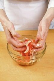 Приготовление блюда по рецепту - Салат из помидоров и лука. Шаг 3