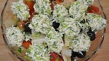 Рецепт - Овощной салат с сырными шариками