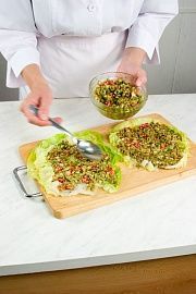 Приготовление блюда по рецепту - Рулет из капусты с грецкими орехами. Шаг 3