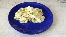 Рецепт - Салат с куриной грудкой и ананасами