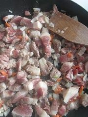 Приготовление блюда по рецепту - Картофель с мясом, помидором  фасолью. Шаг 1