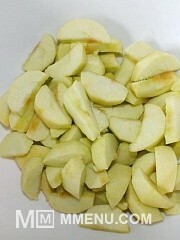 Приготовление блюда по рецепту - Пудинг с яблоками тоффи. Шаг 2