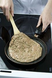 Приготовление блюда по рецепту - Торт из печени (2). Шаг 5