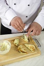 Приготовление блюда по рецепту - Гренки с сыром. Шаг 4