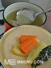 Приготовление блюда по рецепту - Суп щавелевый с индейкой. Шаг 7