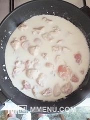 Приготовление блюда по рецепту - Куриные грудки в сметанном соусе.. Шаг 3