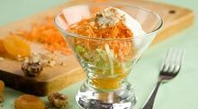Рецепт - Салат из моркови с яблоками и курагой