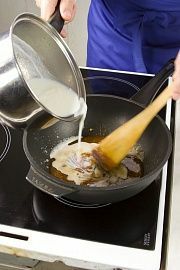 Приготовление блюда по рецепту - Халва из манной крупы с миндалем. Шаг 1