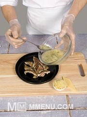 Приготовление блюда по рецепту - Ухо свиное с брусникой. Шаг 2