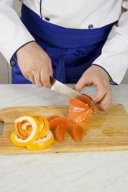 Приготовление блюда по рецепту - Салат с грейпфрутом и мягким сыром. Шаг 1