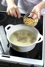 Приготовление блюда по рецепту - Суп из баранины с нутом. Шаг 2