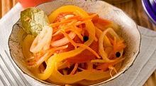 Рецепт - Салат из помидоров, моркови и перца