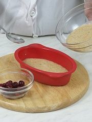 Приготовление блюда по рецепту - Запеканка хлебная с ягодами. Шаг 2