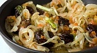 Лук с черносливом