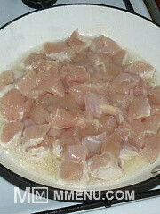 Приготовление блюда по рецепту - Куриное филе в сметанном соусе. Шаг 2