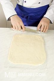Приготовление блюда по рецепту - Стромболи (хлеб с сырной начинкой). Шаг 1