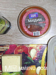 Приготовление блюда по рецепту - Мидии в томатном соусе с чесноком, и рисовой лапшой. Шаг 1