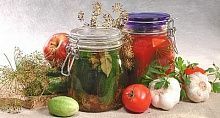 Рецепт - Огурцы соленые с томатным соком
