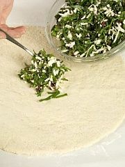 Приготовление блюда по рецепту - Пирог осетинский с листьями свеклы. Шаг 2