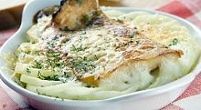 Рецепт - Рыба, запеченная в молочном соусе с картофелем