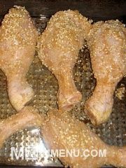 Приготовление блюда по рецепту - Куриные ножки в панировке из сухарей и кунжута. Шаг 3