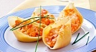 Ракушки, фаршированные лососем