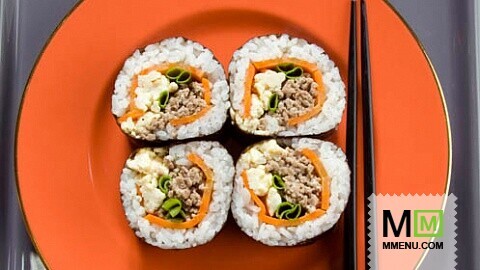 Хикинику футомаки (роллы с жареным мясом) Хикинику футомаки (роллы с жареным мясом)