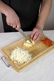 Приготовление блюда по рецепту - Салат из белокочанной капусты с перцем. Шаг 1