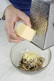 Приготовление блюда по рецепту - Ушки с грибами. Шаг 3