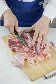 Приготовление блюда по рецепту - Утка, фаршированная мясом и грибами. Шаг 1