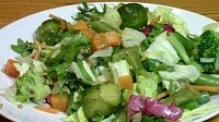 Зеленый весенний салат